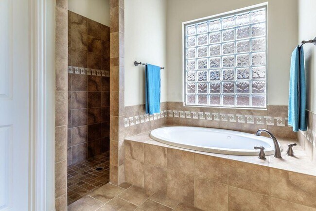 Foto del edificio - 14430 Daly Dr