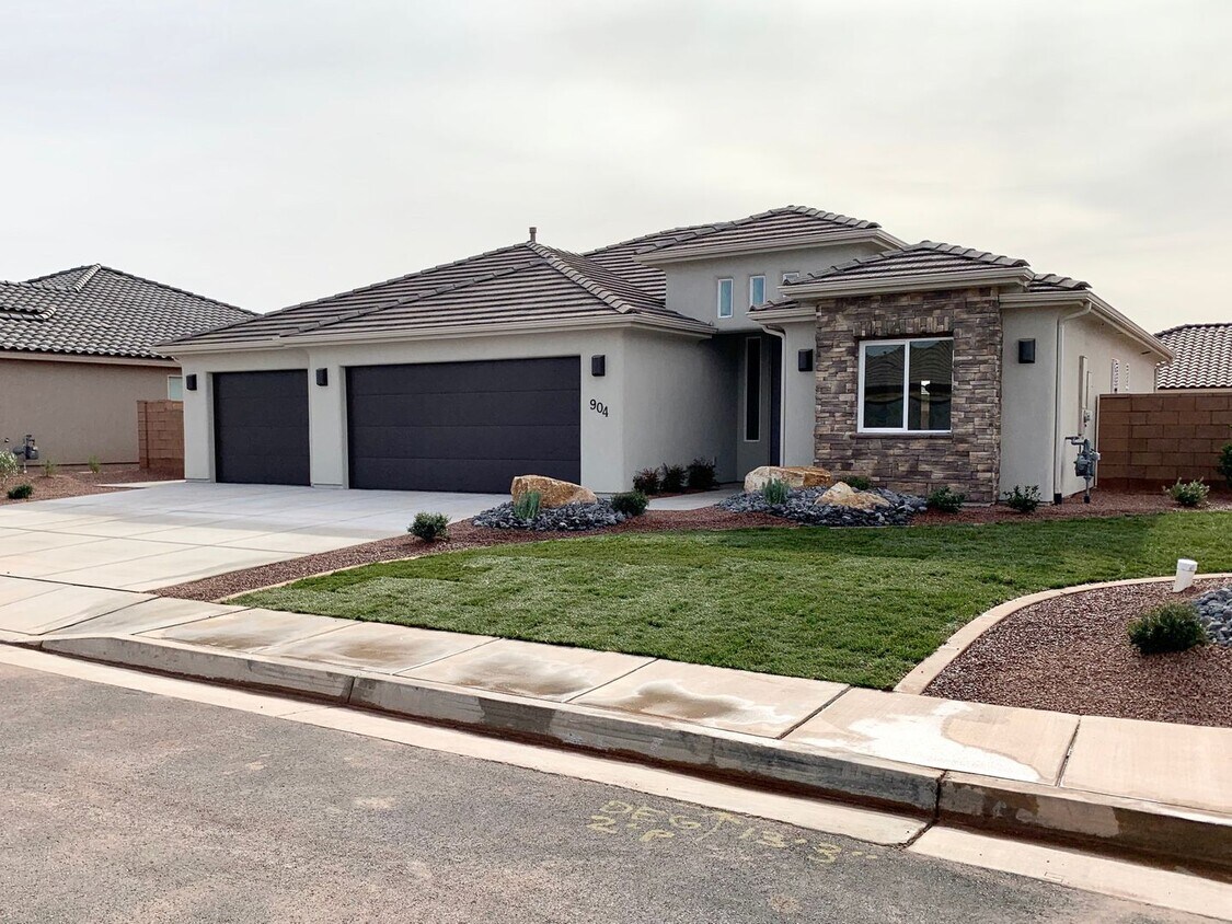 Foto principal - Beautiful 3-BR Home in Washington Fields