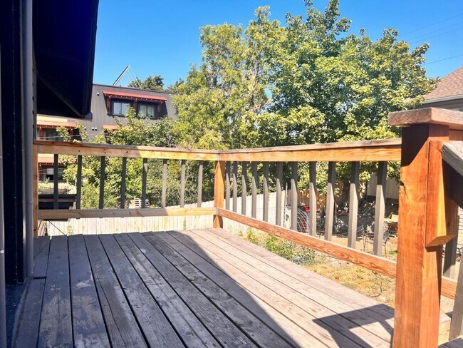 Foto del edificio - One Bedroom Apartment Home! Pet Friendly