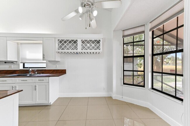 Building Photo - 5421 Helene Cir