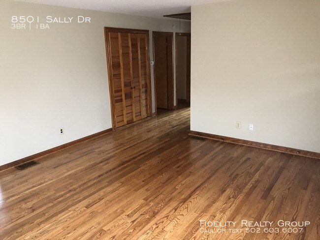Foto del edificio - 8501 Sally Dr - 3 beds, 1 full bath