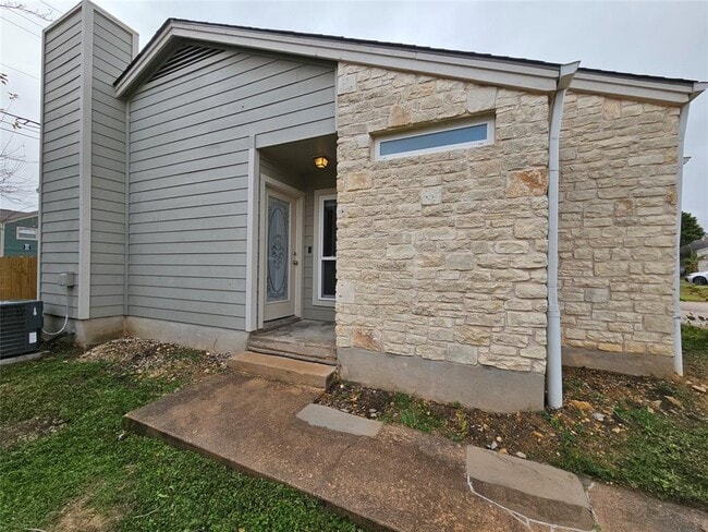 Building Photo - 1418 Hyridge Cir