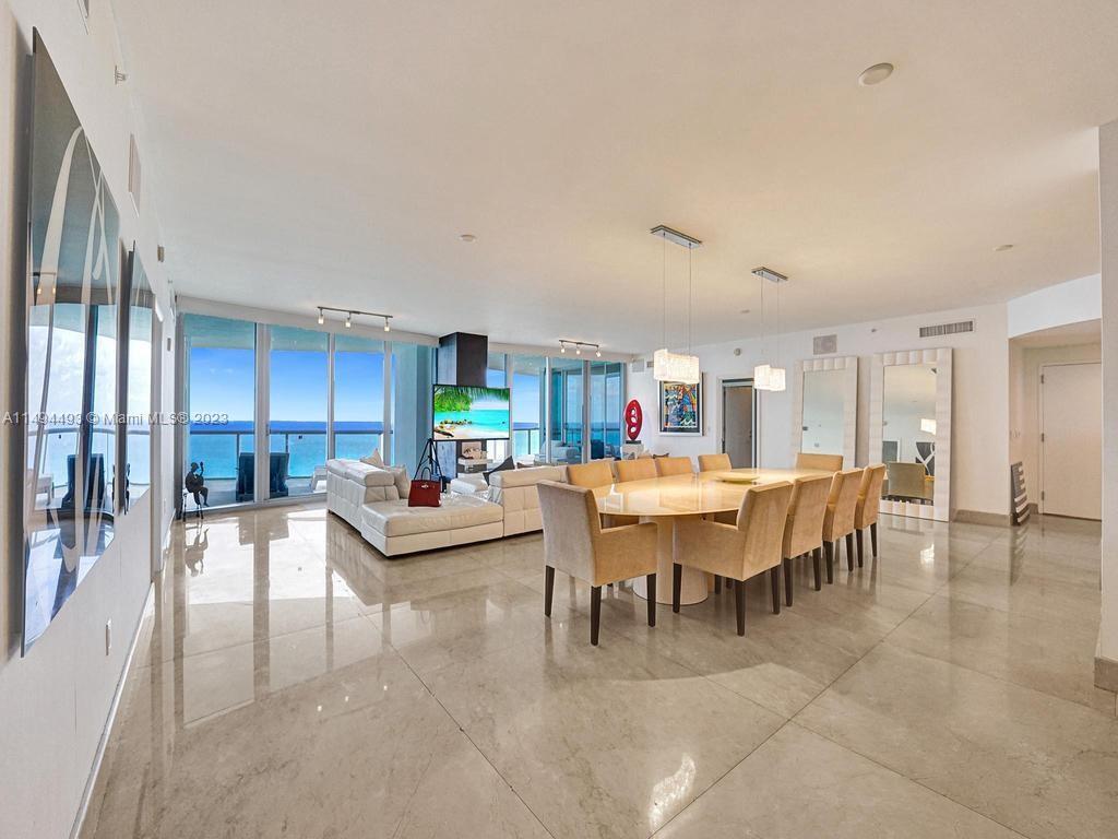 Foto principal - 17121 Collins Ave