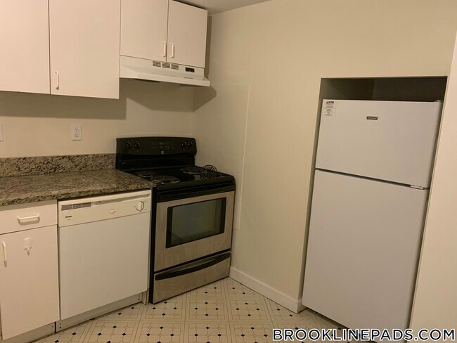 Building Photo - 208 Winthrop Rd