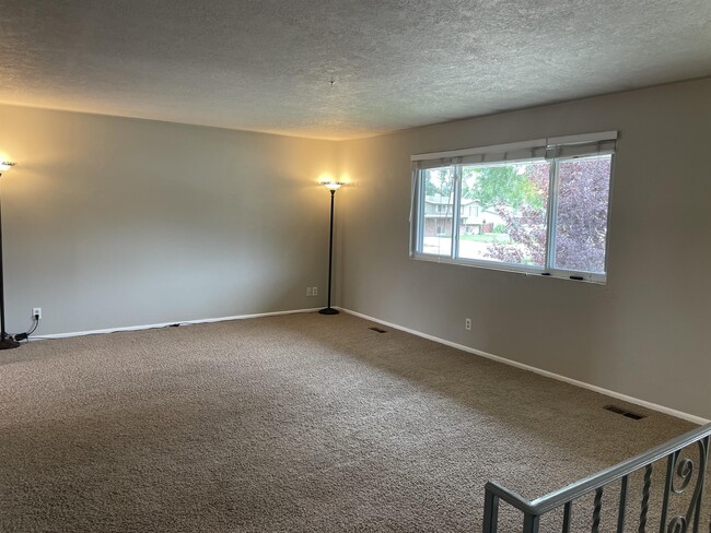 Building Photo - 8701 Brynwood Dr