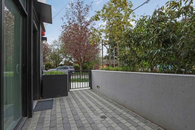 Photo du bâtiment - 1985 Nassau Dr