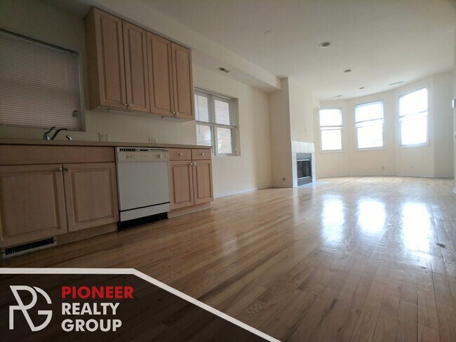 Foto del edificio - 2320 N Southport Ave