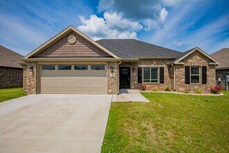 Building Photo - 870 Bob Glen Cir