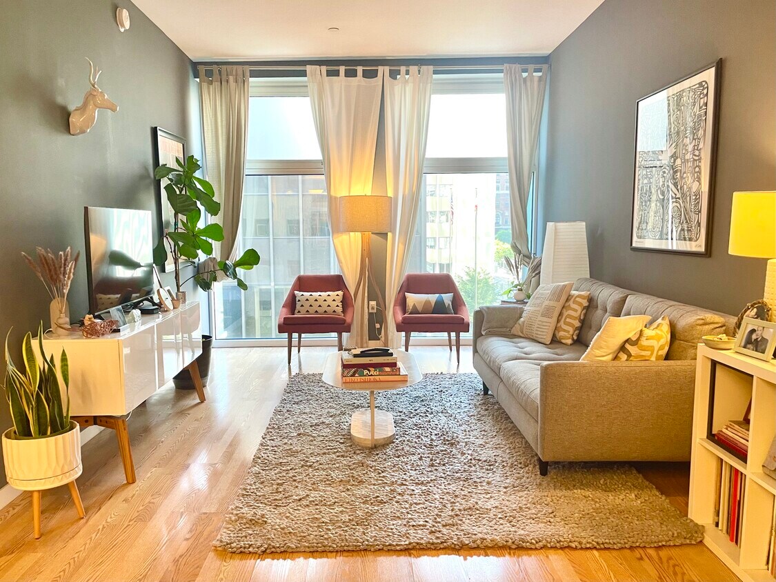 Primary Photo - 630 W 6th St