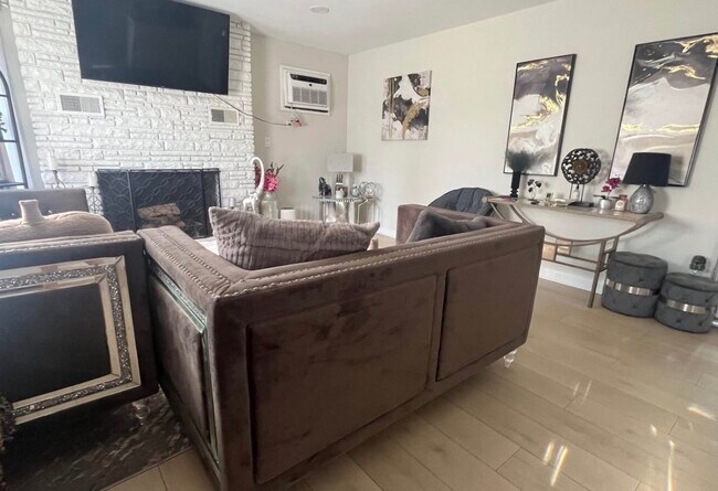 Foto del edificio - 3407 N Ozark Ave