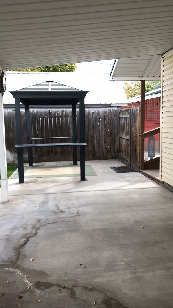 Building Photo - 212 N 6th Ave