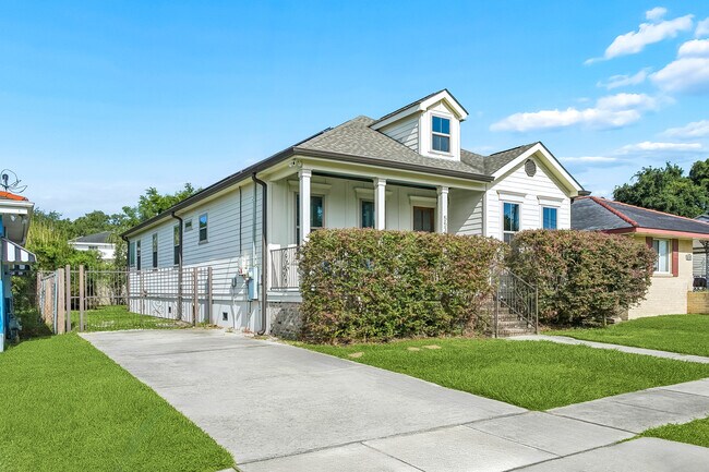 Building Photo - 5530 Cameron Blvd