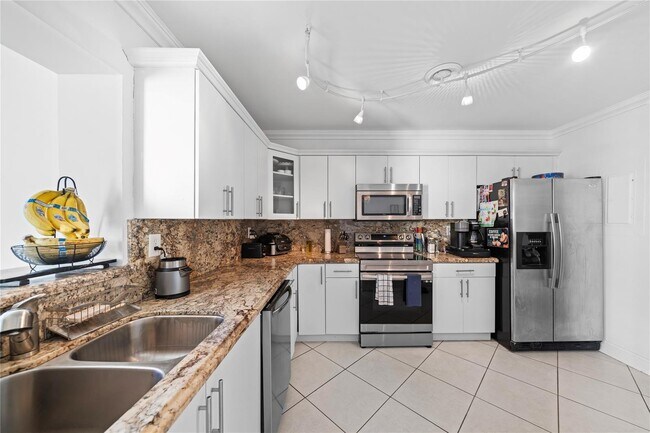 Building Photo - 8745 SW 137th Ave
