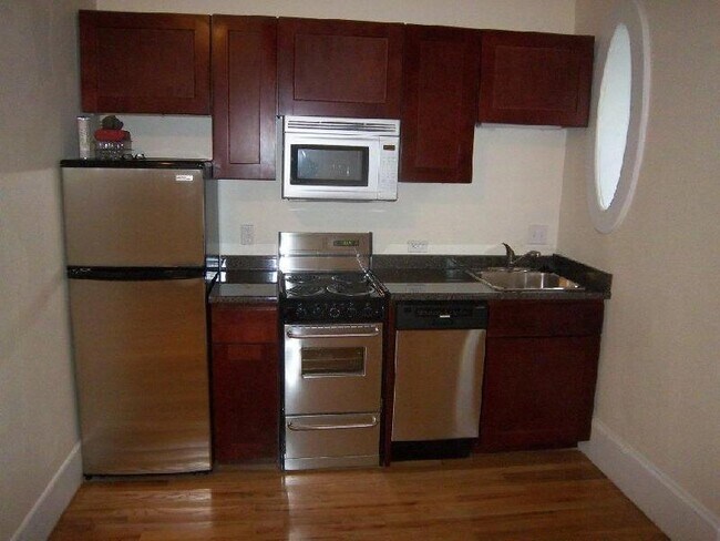 Foto del edificio - 212 Hemenway St