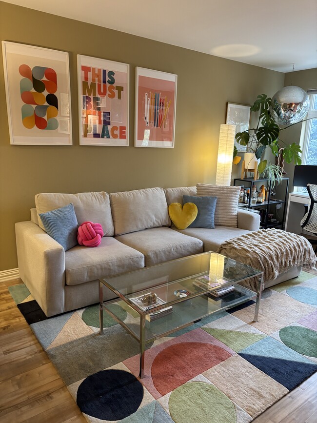 Sofá con chaise longue - 2700 E Cherry Creek South Dr