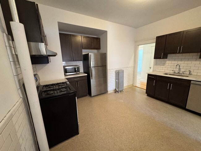 Building Photo - 83 Winchester St