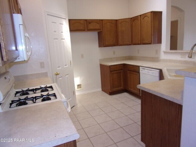 Foto del edificio - 6815 E Sandhurst Dr