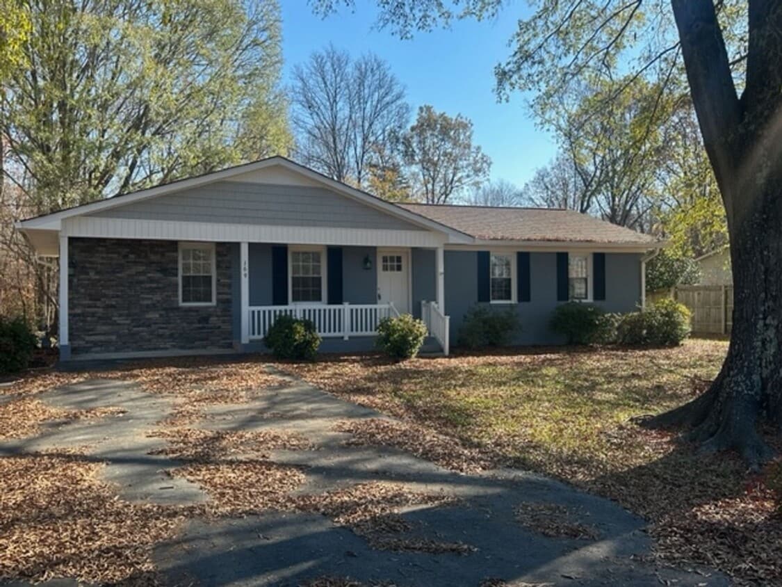 Primary Photo - Beautiful and Newly Remodeled.