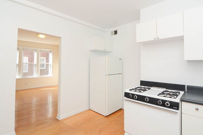 Foto del edificio - 3036 W Wellington Ave