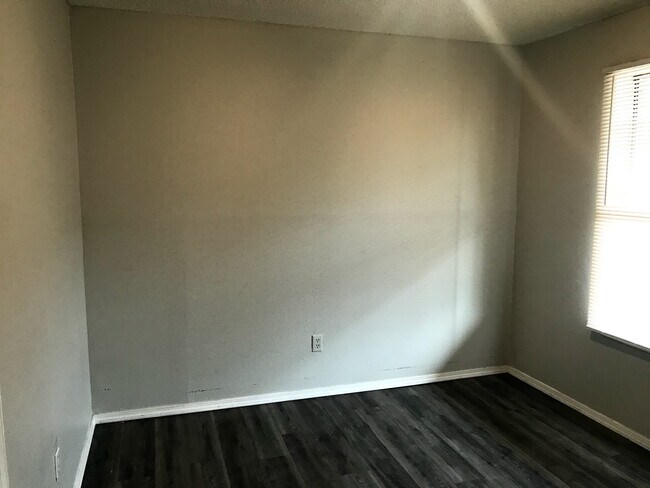 Foto del edificio - 3511 N Nesbitt Ave
