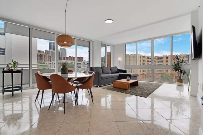 Foto del edificio - 225 179th Dr