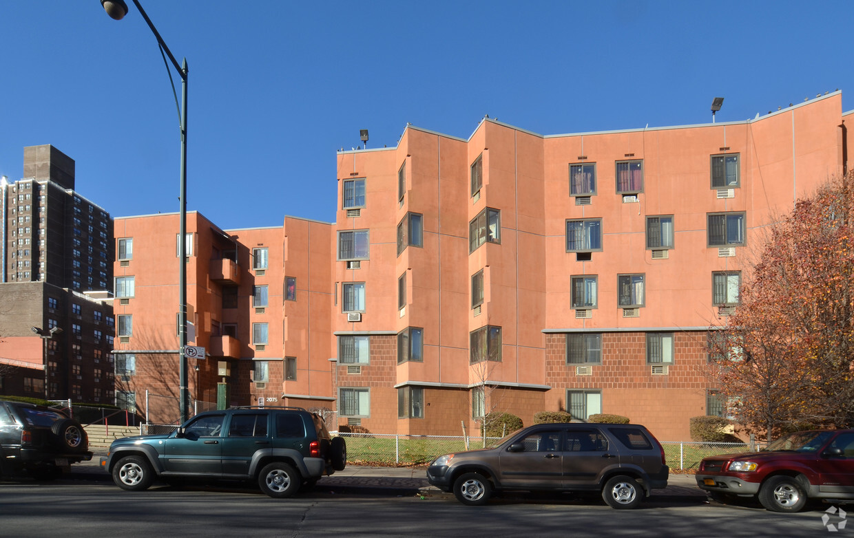 Foto del edificio - Lambert Houses