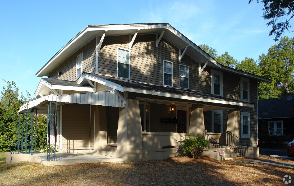 Primary Photo - 901 Sedgefield St
