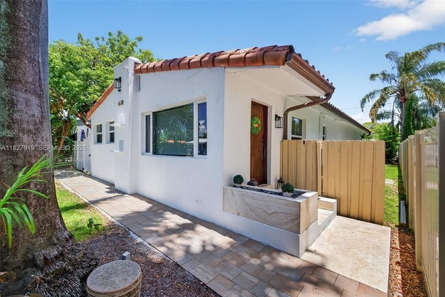 Building Photo - 1622 Mayo St