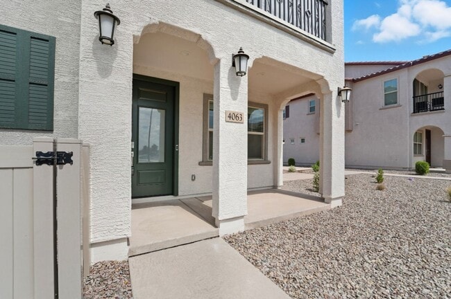 Foto del edificio - Like New Luxurious Modern 3 Bedroom 2 Bath...
