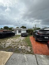 Building Photo - 571 E 45th St