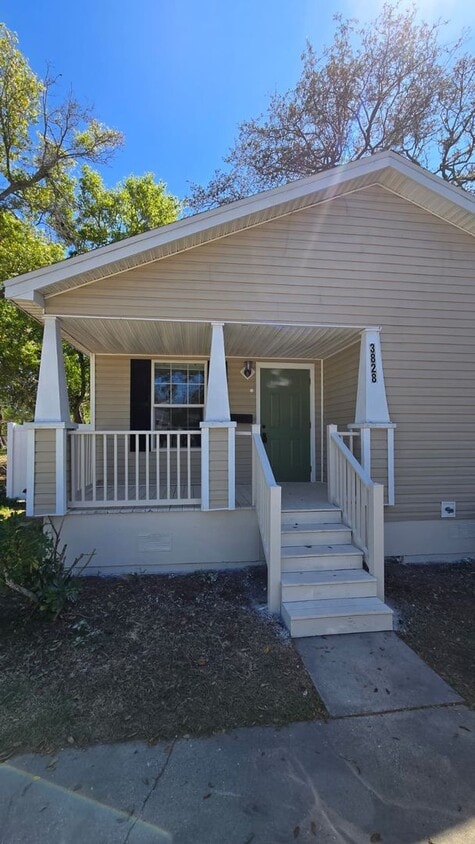 Updated South St. Petersburg Home – Comfortable Living in a Convenient Location! 4bed|2bath - Updated South St. Petersburg Home – Comfortable Living in a Convenient Location! 4bed|2bath