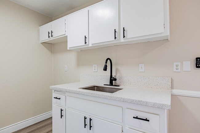 Building Photo - Cypress Villas Apartment Homes