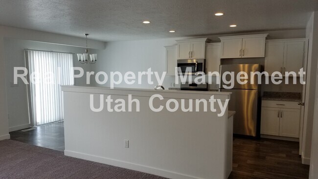 Building Photo - $500 off first months rent! Town home near...