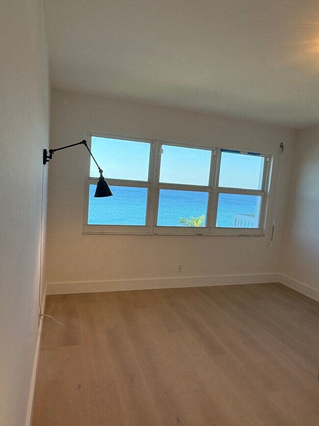 Foto del edificio - 1069 Hillsboro Mile