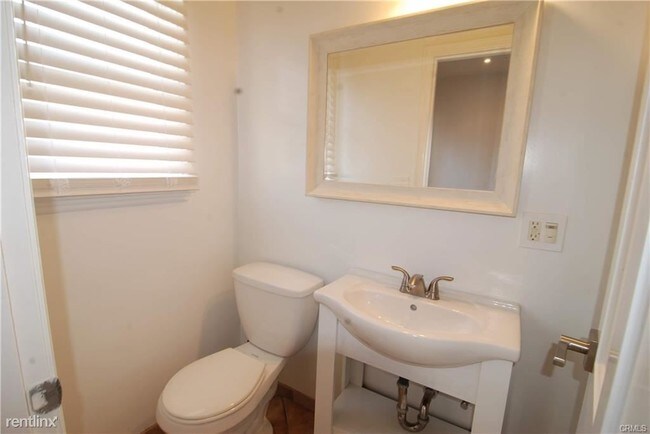 Building Photo - 2 br, 2 bath House - 748 1/2 S Ridgeley Dr
