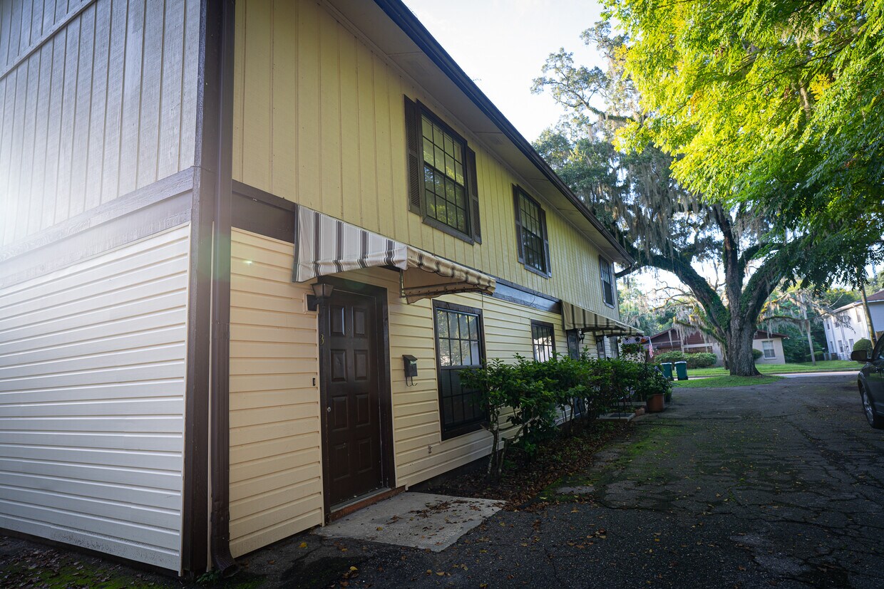 Primary Photo - 1331 E Fort King St