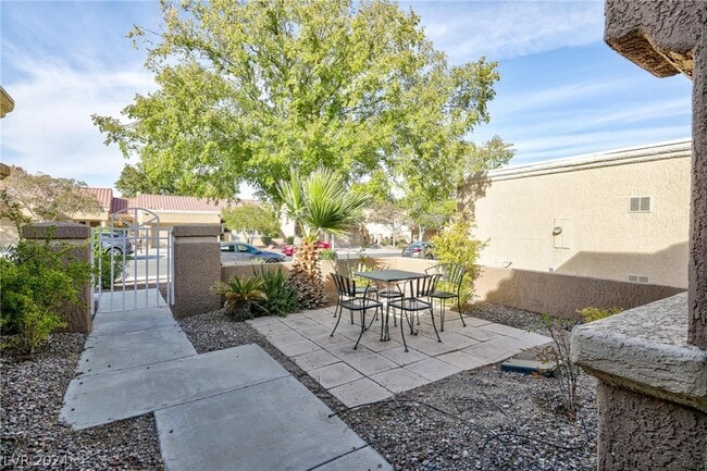 Foto del edificio - 8901 Litchfield Ave
