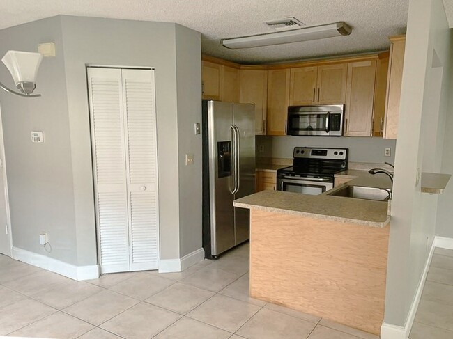 Foto del edificio - 8965 NW 38th Dr