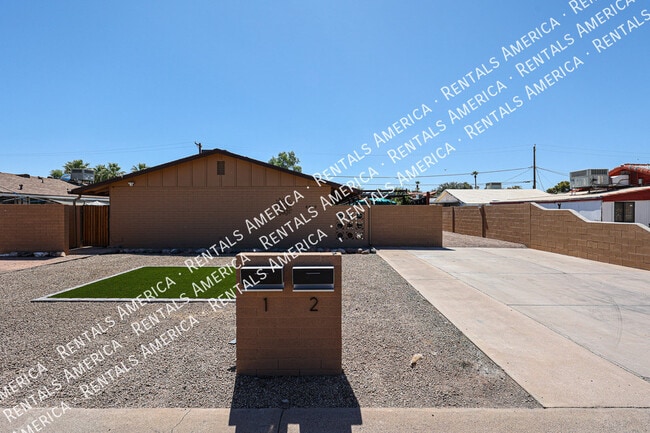Building Photo - 2931 W Villa Maria Dr