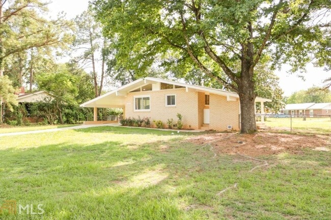 Building Photo - 306 E Imperial Cir