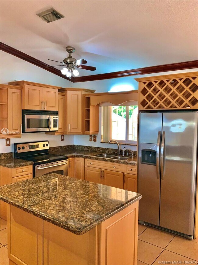 Building Photo - 17808 SW 154th Ct