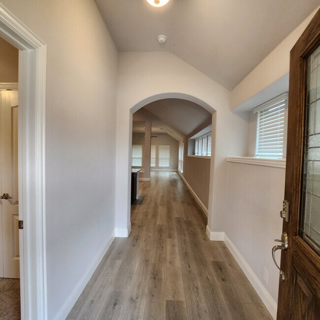 Building Photo - 1312 Carancho Dr