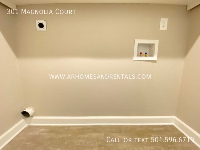 Building Photo - 301 Magnolia Court | $1695 | 3 beds, 1 bath