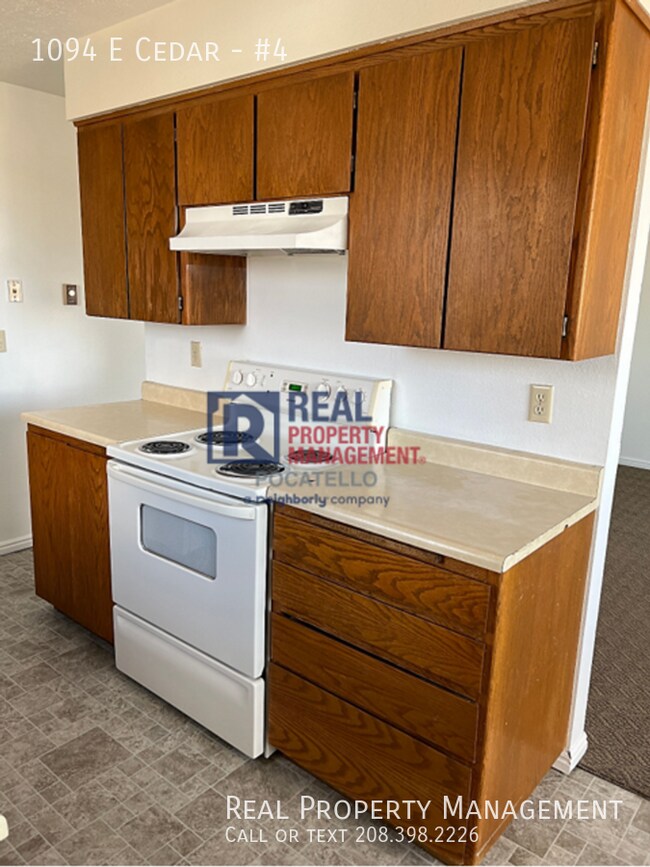Building Photo - 2 Bedroom 1 bath Apartment - Pet Friendly