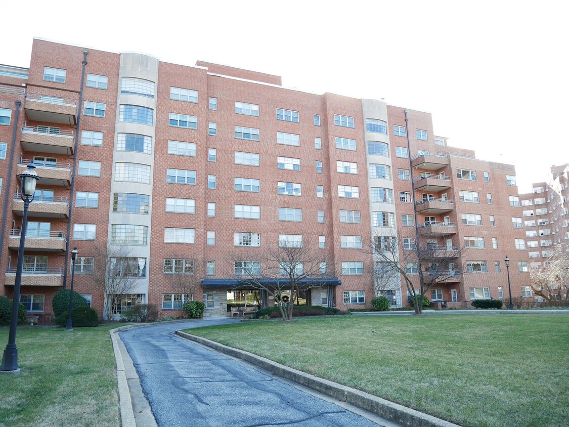 Foto principal - PRIME LOCATION!! Steps from JHU & Medstar ...