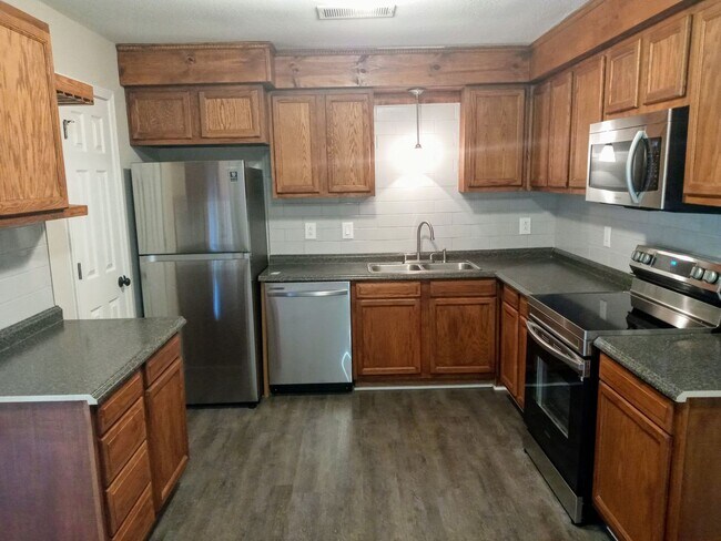 Foto del edificio - 407 Roselawn Dr