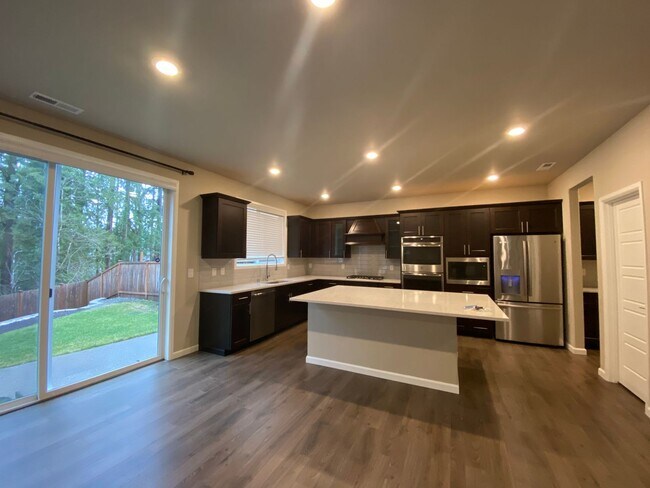 Foto del edificio - Newly Constructed Home in Federal Way