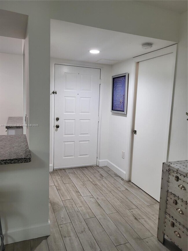 Foto del edificio - 4555 NW 99th Ave