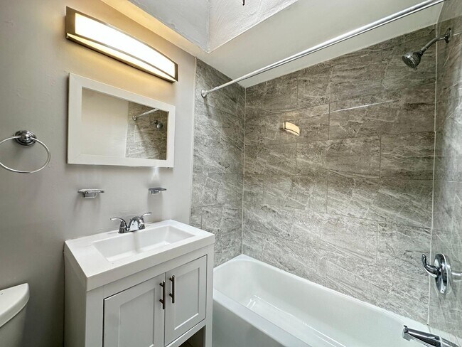 Foto del edificio - 6776 Blakemore St
