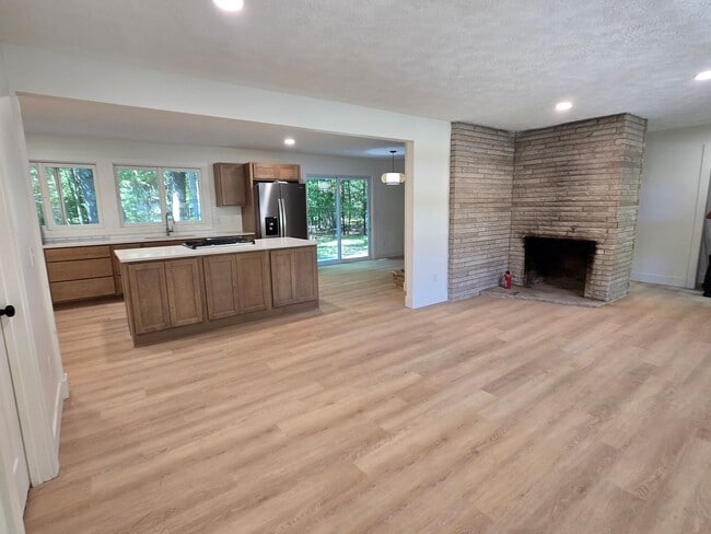 Foto del edificio - 1499 N Scenic Dr